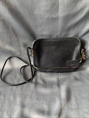 COACH - Vintage Classic Black Leather Crossbody Bag - Timeless Everyday Style